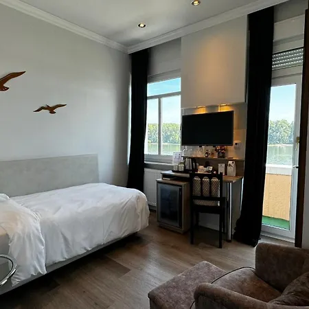 Rhein-hotel نيرستين